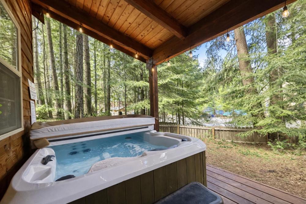 Chipmunk Lodge by NW Comfy Cabins